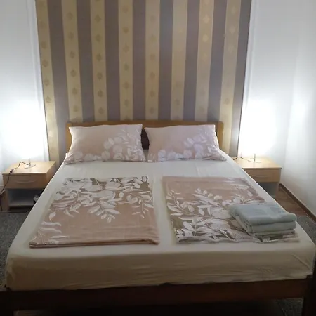 Apartment By The Sea - Lozice, - 22083 *
