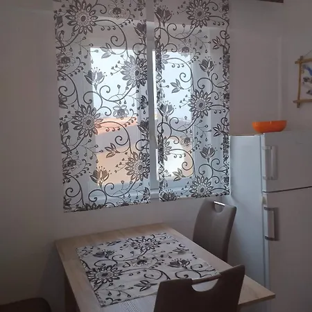 Apartment By The Sea - Lozice, - 22083